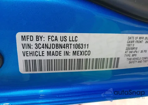 2024 Jeep Compass Latitude 4X4 z USA, uszkodzony, nr VIN 3C4NJDBN4RT106311